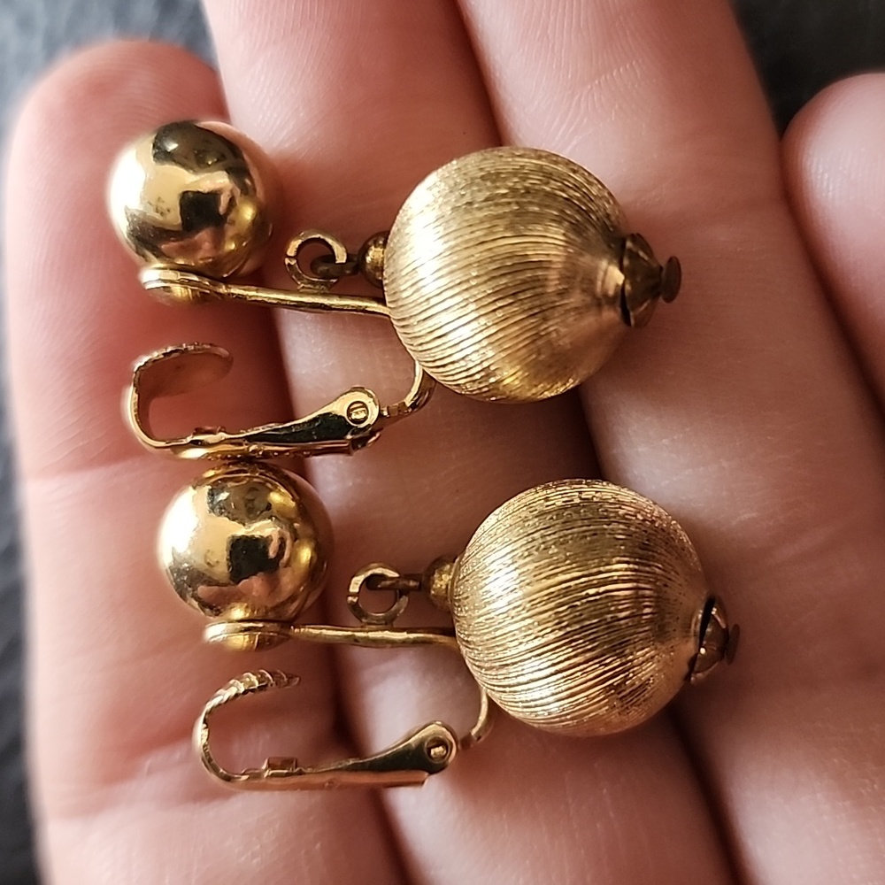 Vtg Bergere Clip On Earrings